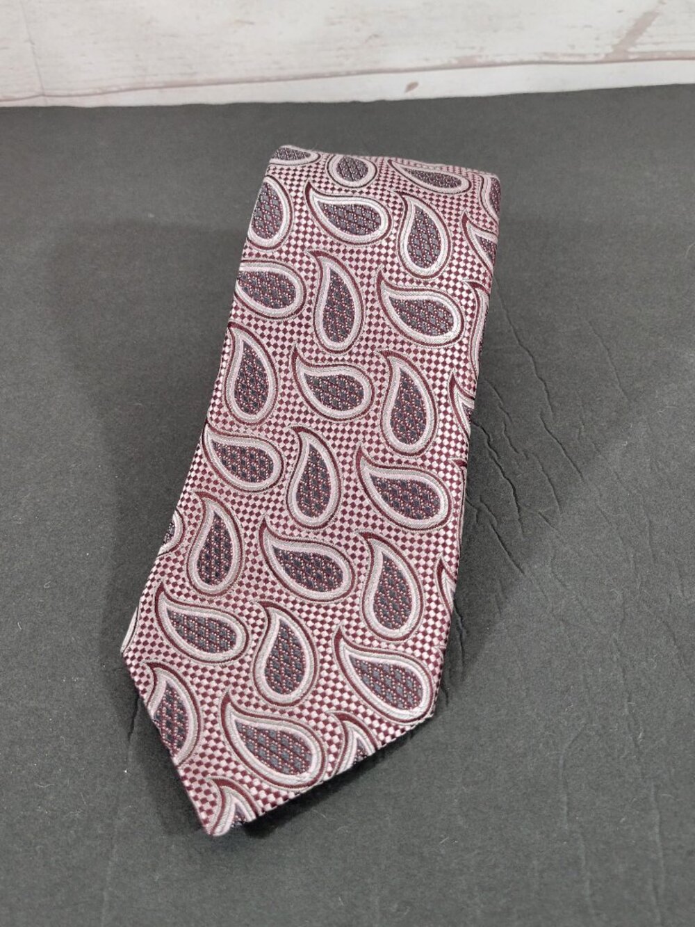 Ermenegildo Zegna 100% Silk Tie Mens  Pink Purple Paisley Italy 58"